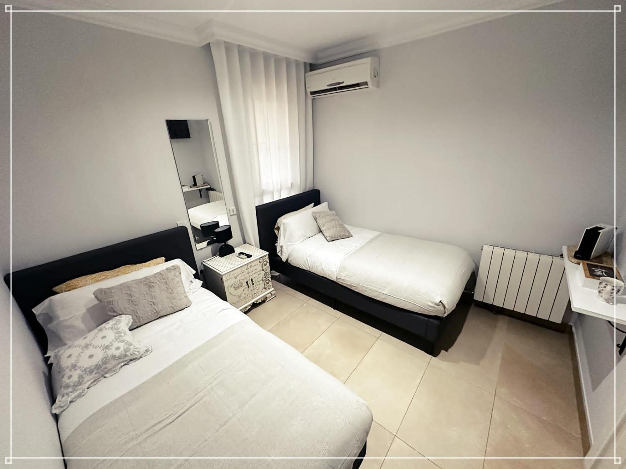 Homestay Fira Gran Via Ii *