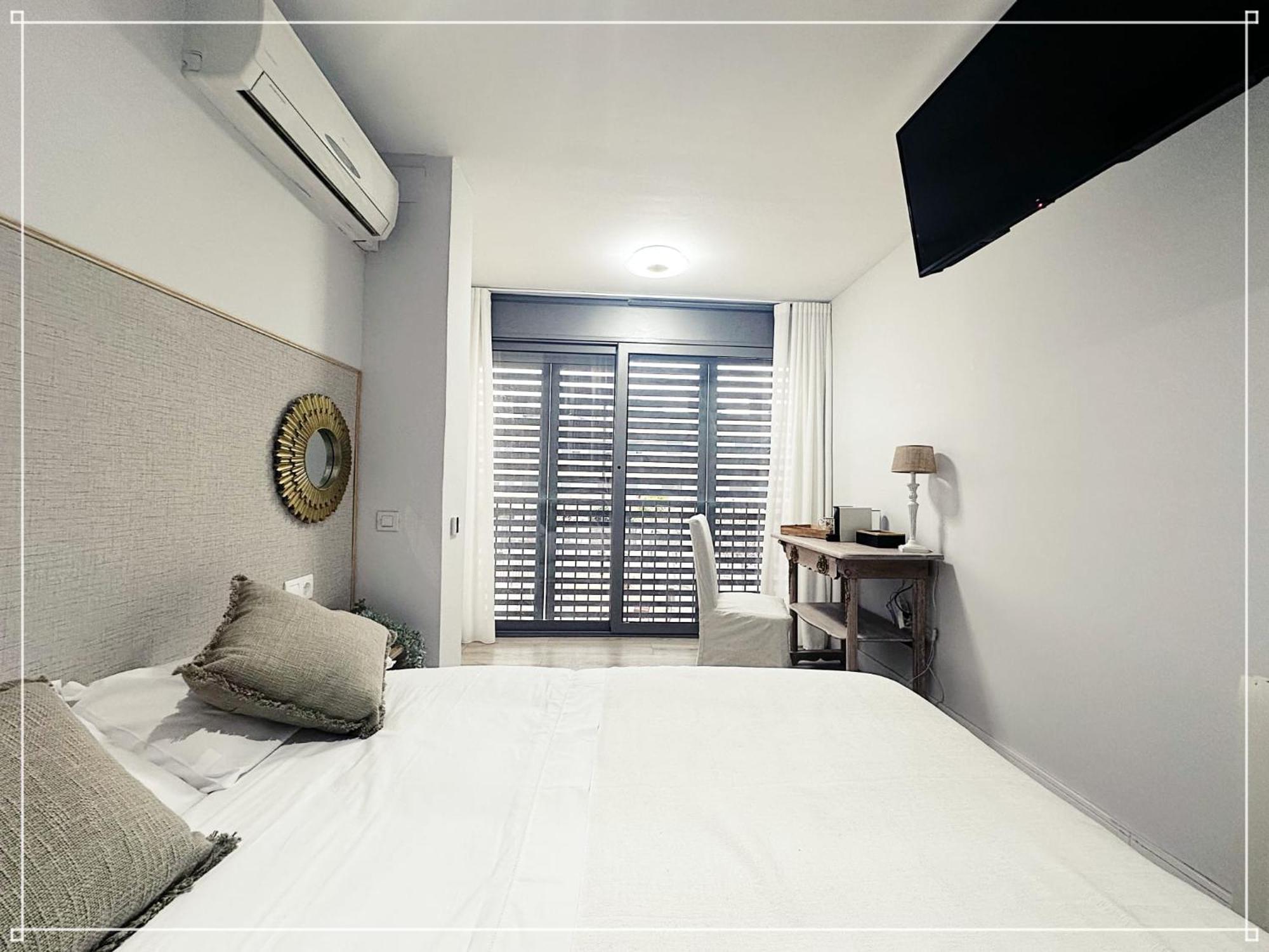 Fira Gran Via Ii Homestay