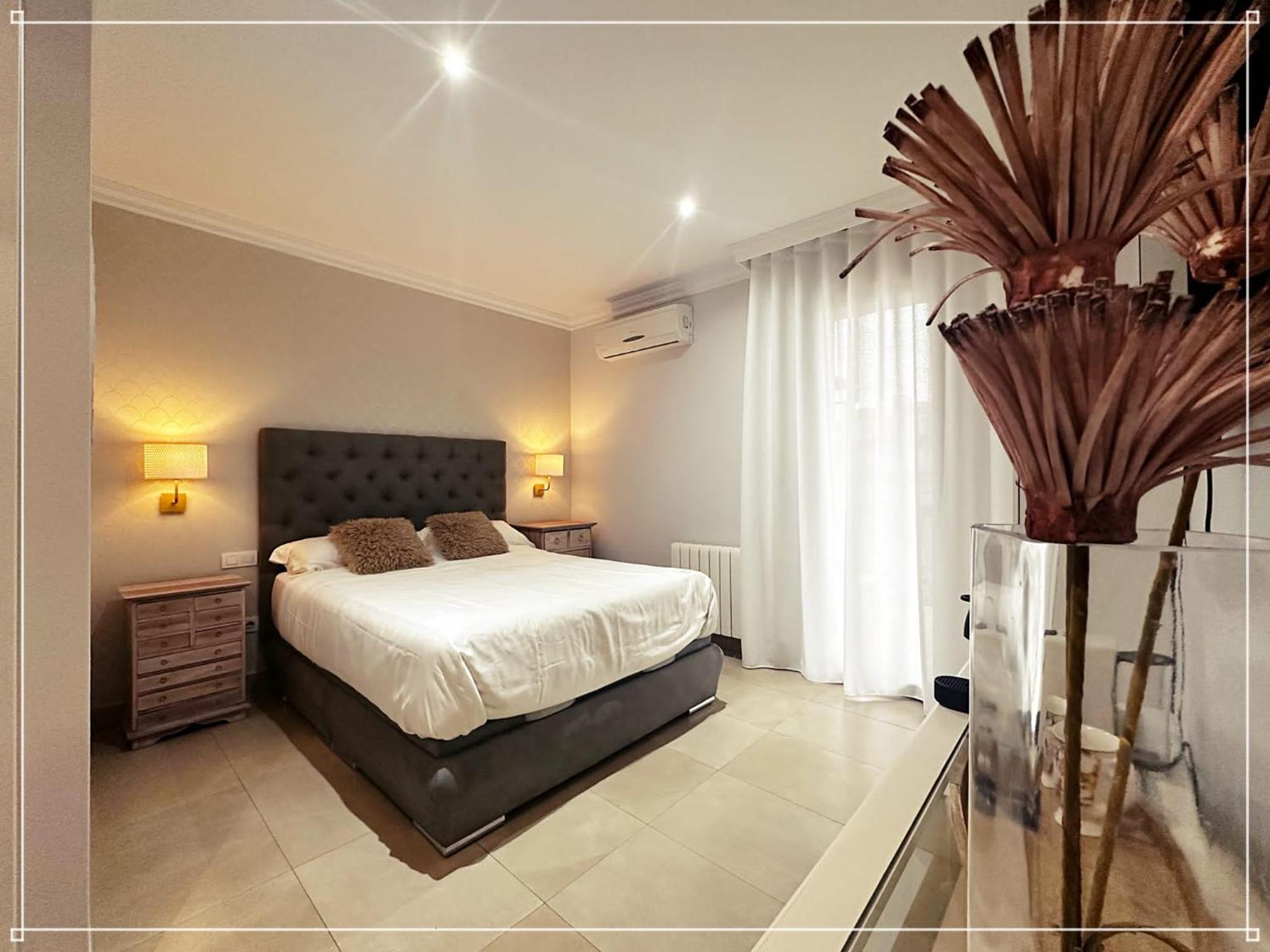 Fira Gran Via Ii Homestay *